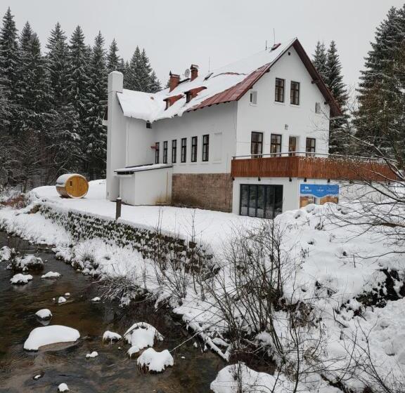 پانسیون Horský Penzion U Splavu