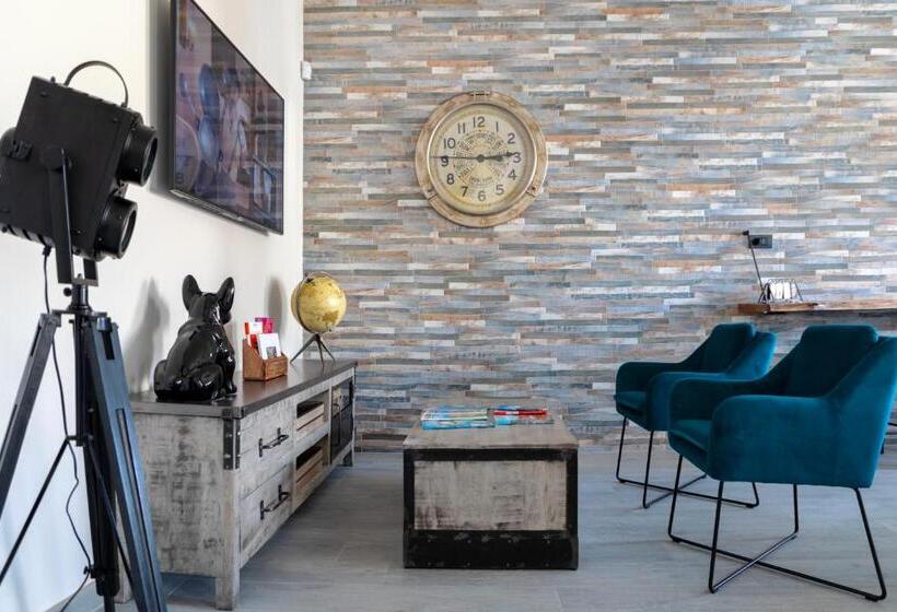 Urban Bed And Breakfast