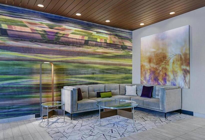 Отель Courtyard By Marriott Manhattan Aggieville