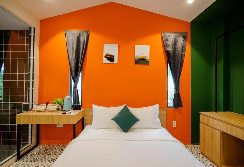 Lá Hotel Hàng Xanh