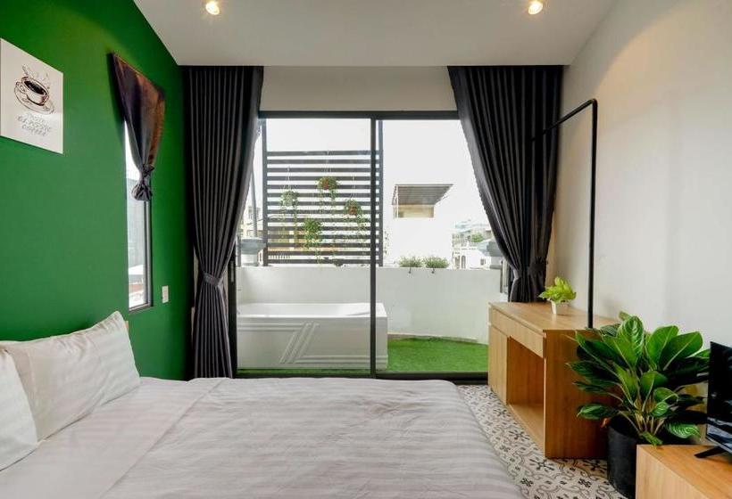 Lá Hotel Hàng Xanh