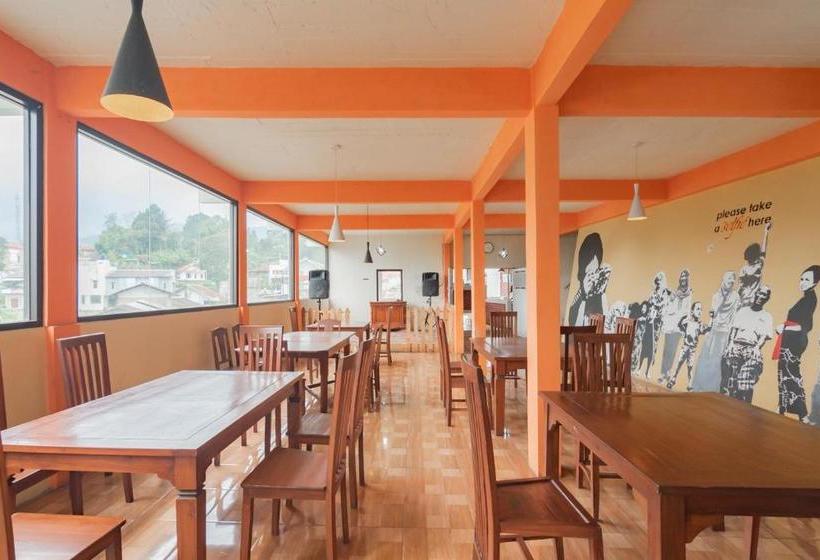 Отель Reddoorz Syariah @ Happy Farm Ciwidey 4