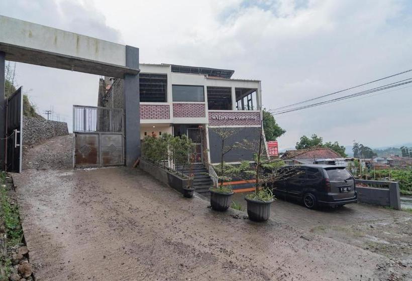 Отель Reddoorz Syariah @ Happy Farm Ciwidey 4