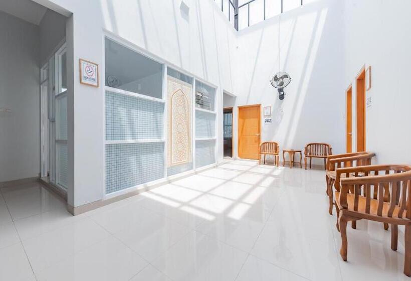 호텔 Reddoorz Syariah Near Dprd Kabupaten Subang