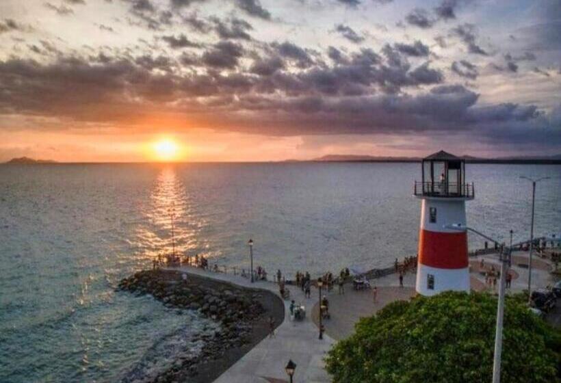 پانسیون Hostel Del Pacífico