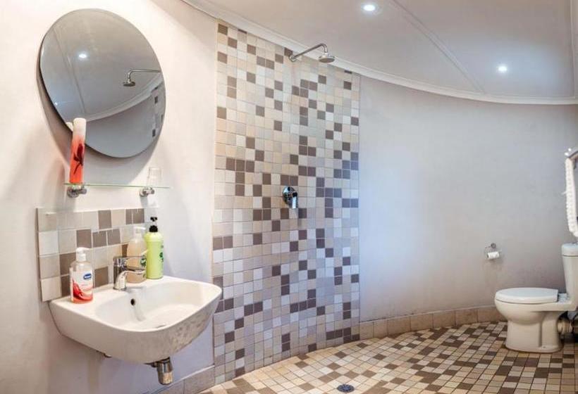 בית מלון כפרי Agulhas House & Diving