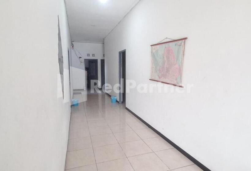 ホテル Almeira Homestay Syariah Near Makam Sunan Ampel Mitra Reddoorz