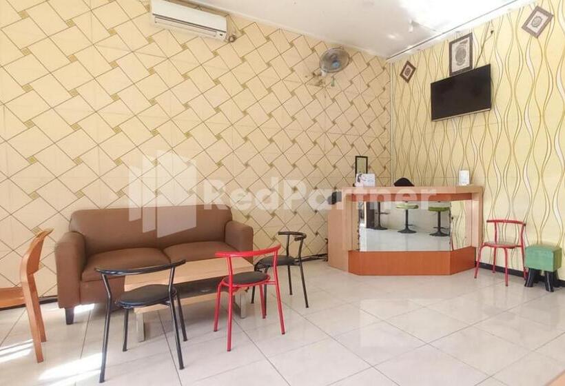 ホテル Almeira Homestay Syariah Near Makam Sunan Ampel Mitra Reddoorz