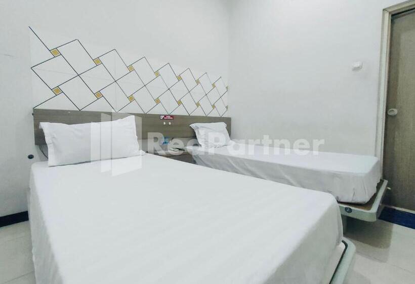 ホテル Almeira Homestay Syariah Near Makam Sunan Ampel Mitra Reddoorz