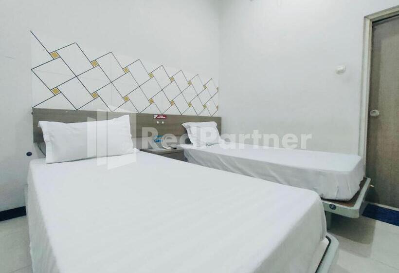 ホテル Almeira Homestay Syariah Near Makam Sunan Ampel Mitra Reddoorz