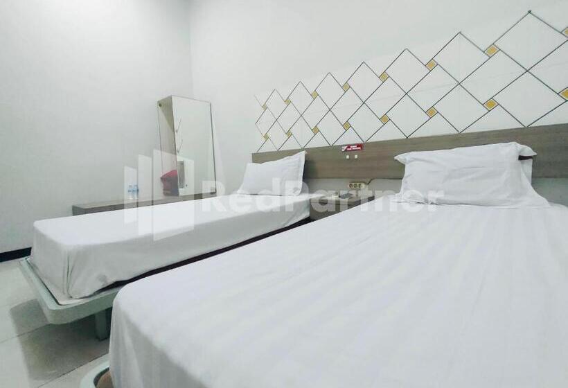 ホテル Almeira Homestay Syariah Near Makam Sunan Ampel Mitra Reddoorz