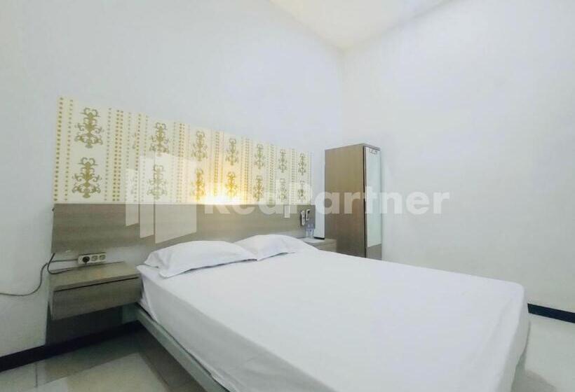 ホテル Almeira Homestay Syariah Near Makam Sunan Ampel Mitra Reddoorz