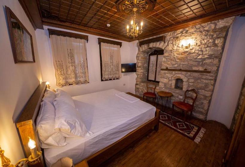 בית מלון כפרי Berati Castle