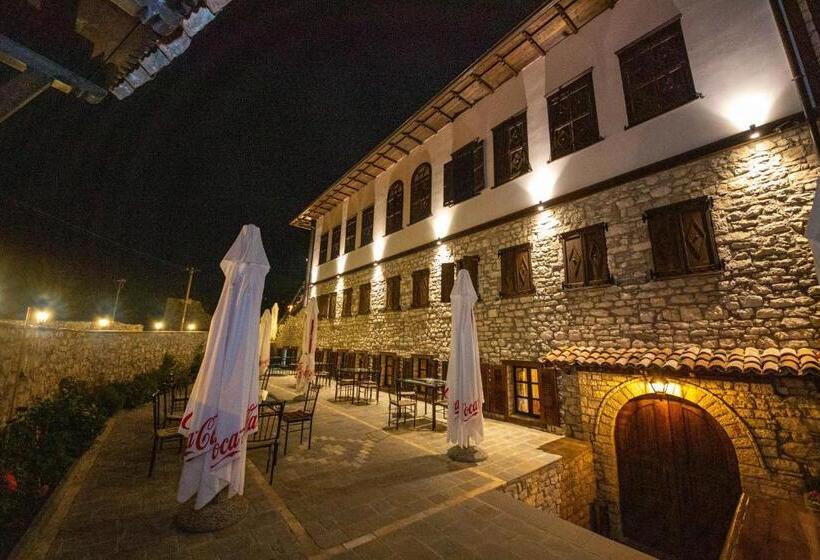 בית מלון כפרי Berati Castle