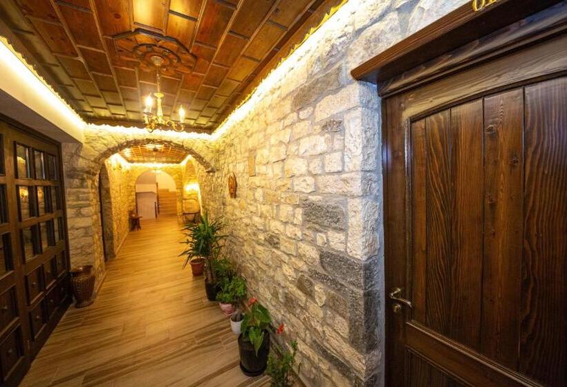 בית מלון כפרי Berati Castle