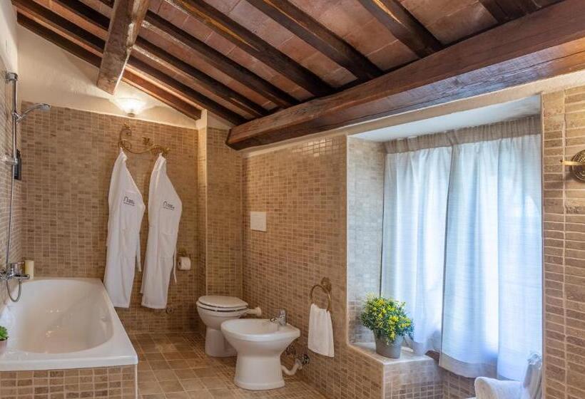 هتل Borgo Petroro