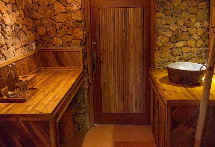 هتل Elang Hillside Bamboo Villas