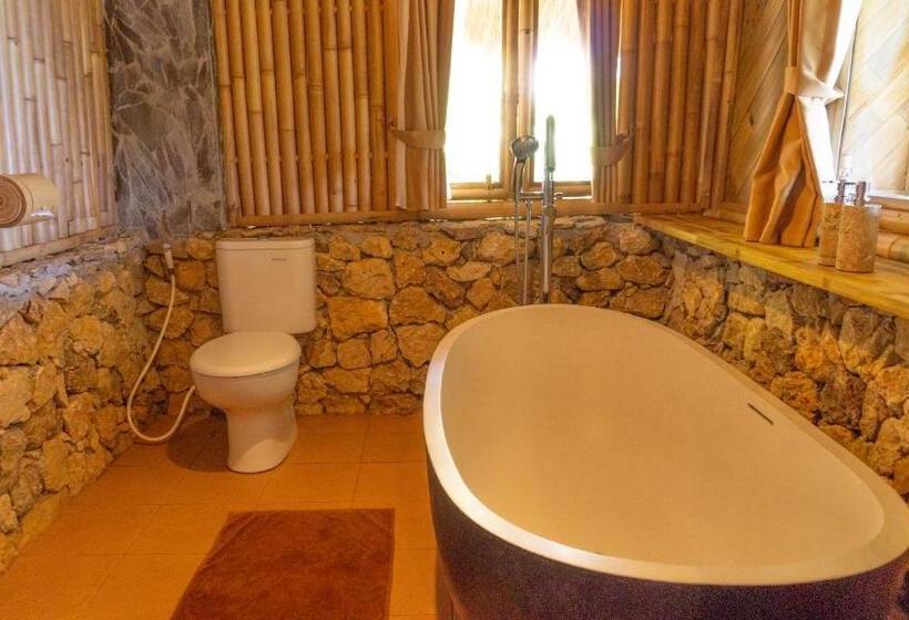 Отель Elang Hillside Bamboo Villas