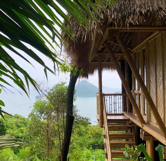 Отель Elang Hillside Bamboo Villas