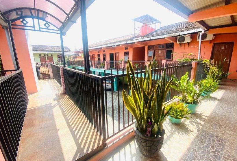 酒店 Gerung 1 Near Alun Alun Nganjuk Mitra Reddoorz