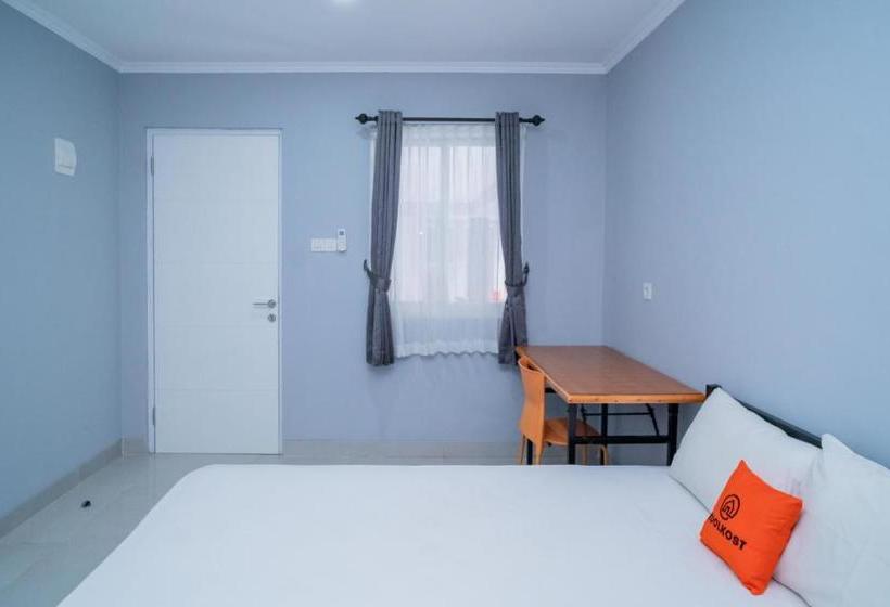 Отель Koolkost Syariah Near Lippo Mall Kemang Minimum Stay 6 Nights