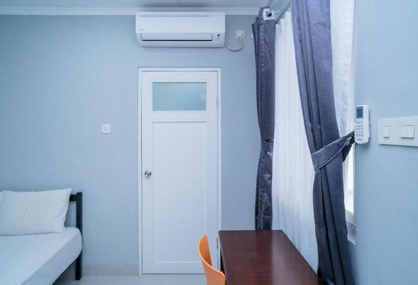 Отель Koolkost Syariah Near Lippo Mall Kemang Minimum Stay 6 Nights