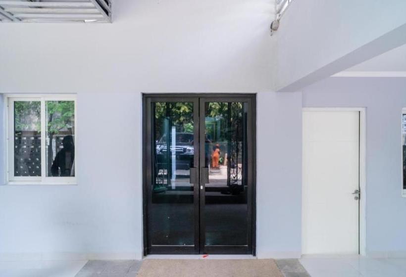 Отель Koolkost Syariah Near Lippo Mall Kemang Minimum Stay 6 Nights