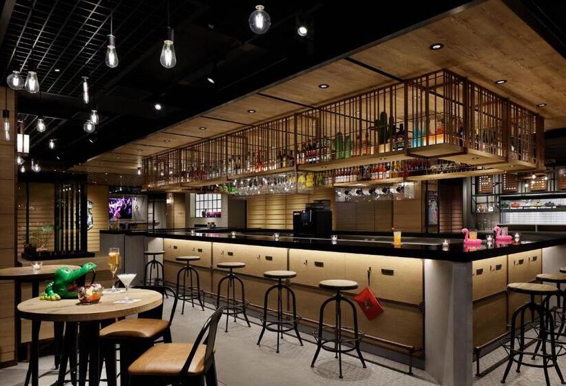 ホテル Moxy Kyoto