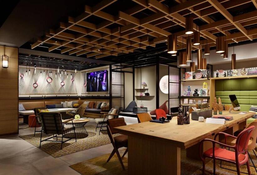 ホテル Moxy Kyoto