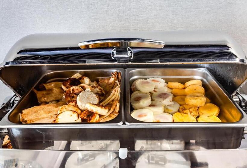 ホテル Optima Collection Miramar Chornomorsk