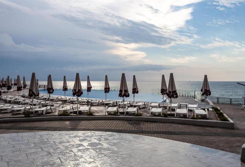 ホテル Optima Collection Miramar Chornomorsk