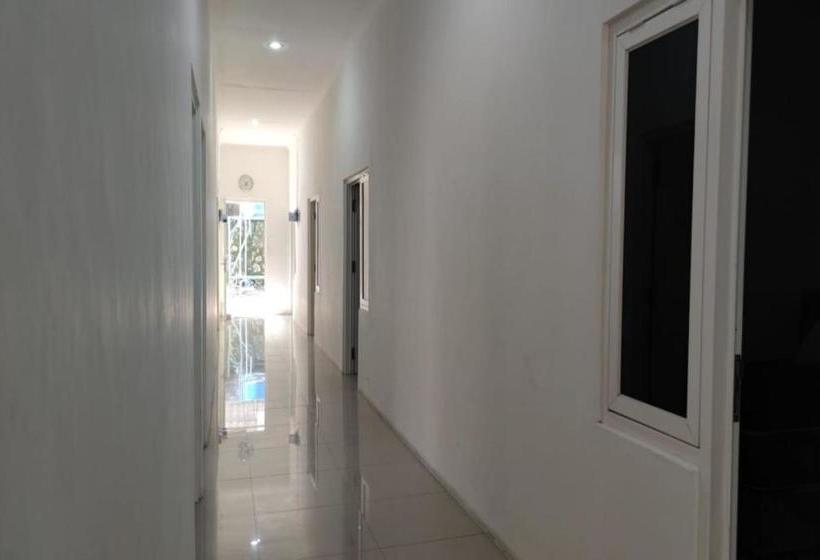 فندق Oyo 90440 Zleepy Whiteland