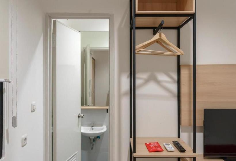 Отель Reddoorz Near Seasons City Mall 3