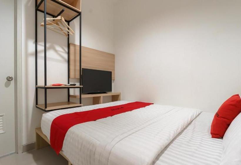 Отель Reddoorz Near Seasons City Mall 3