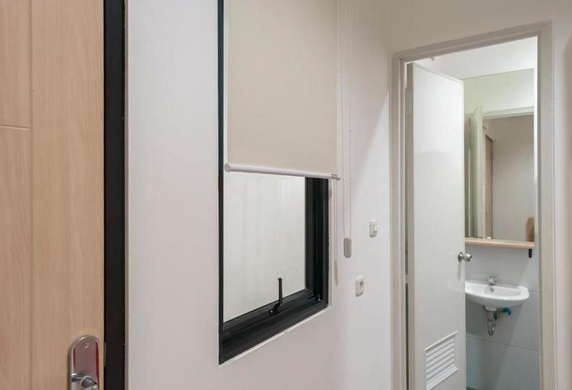 Отель Reddoorz Near Seasons City Mall 3