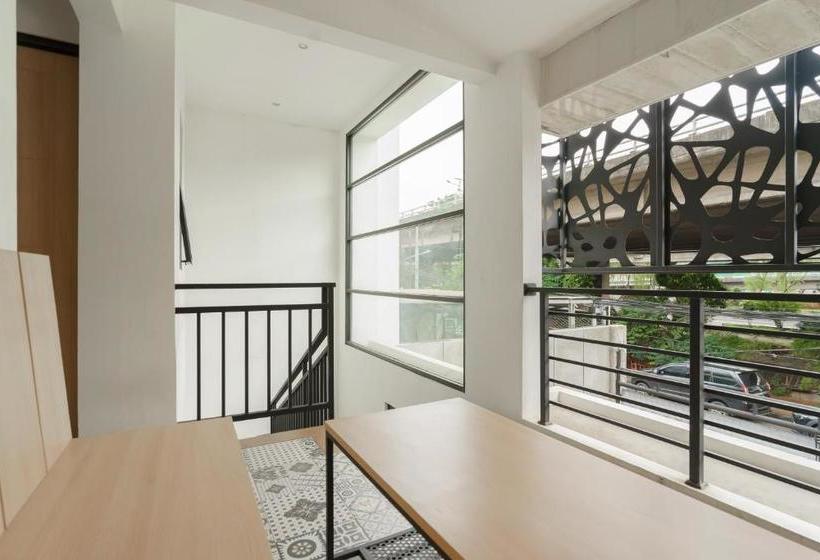 Отель Reddoorz Near Seasons City Mall 3