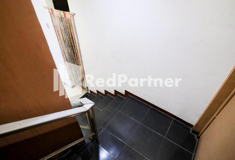 Reddoorz At Sparkling Hotel Surabaya