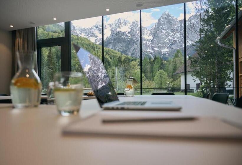 هتل Triangel Boutique