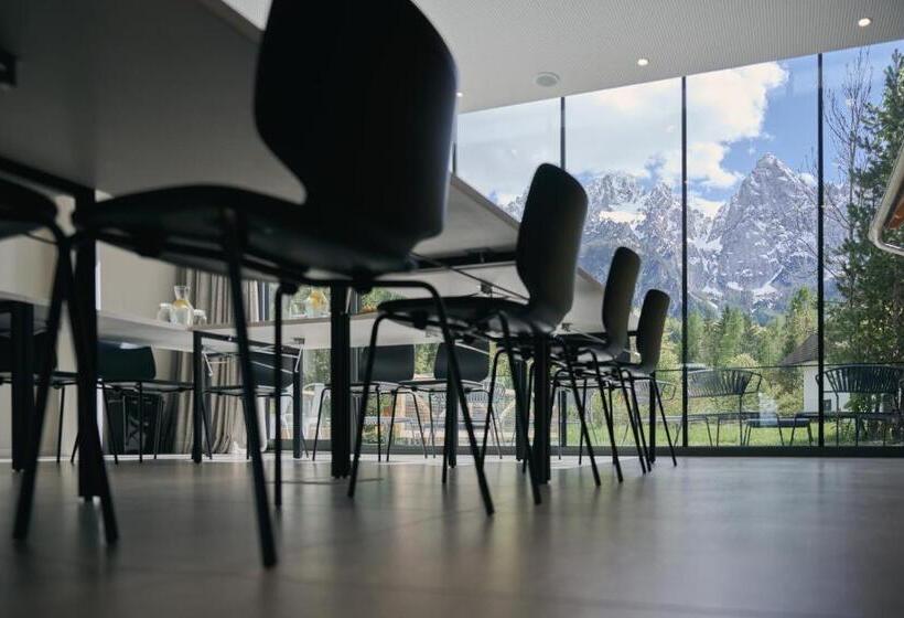 هتل Triangel Boutique