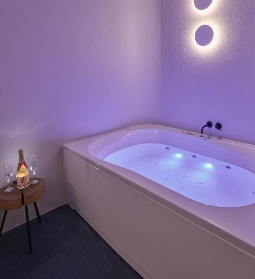 هتل Triangel Boutique