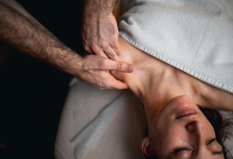 هتل Triangel Boutique