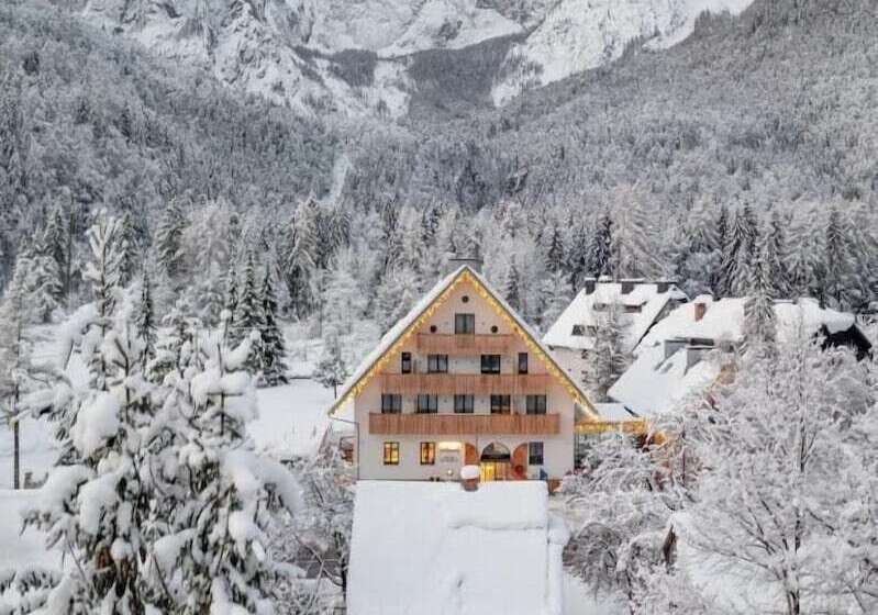 هتل Triangel Boutique