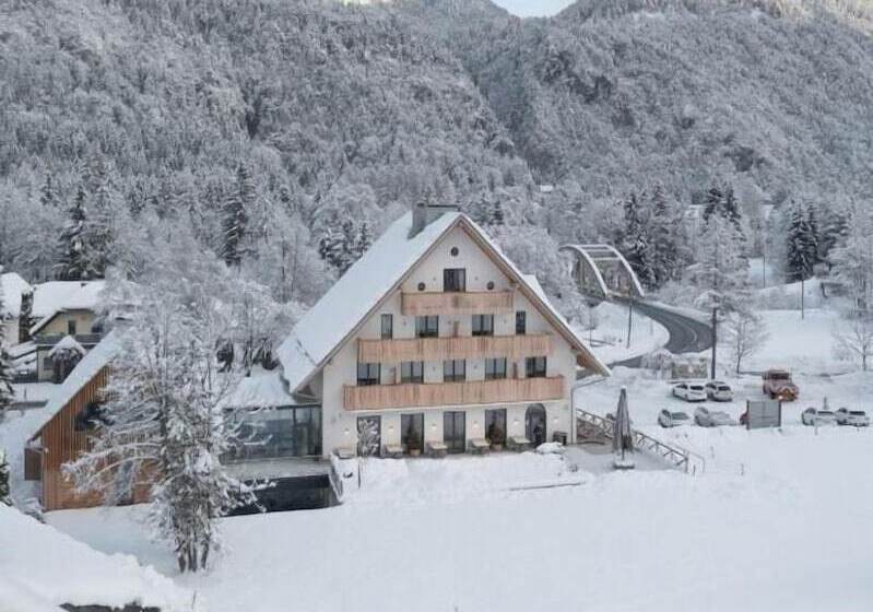 هتل Triangel Boutique