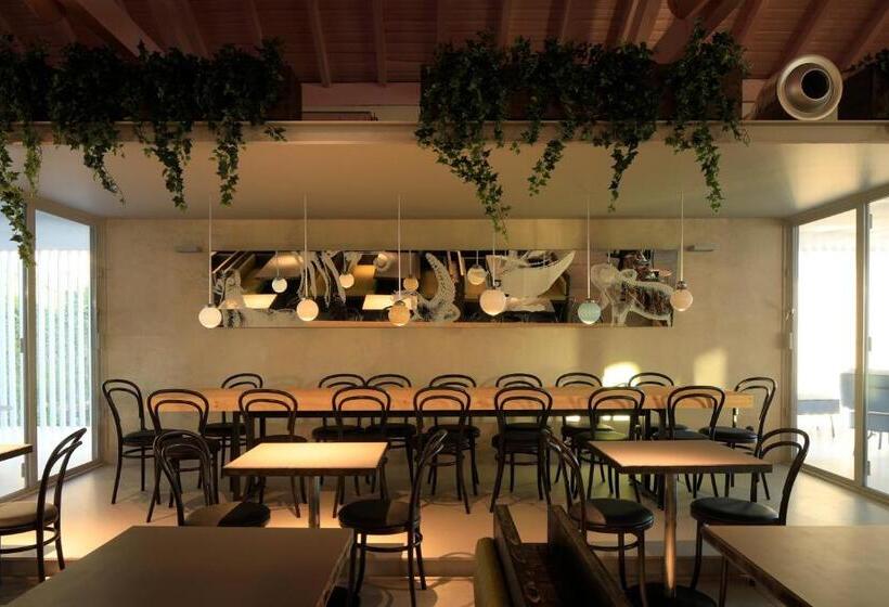 هتل Zero Box Lodge Coimbra