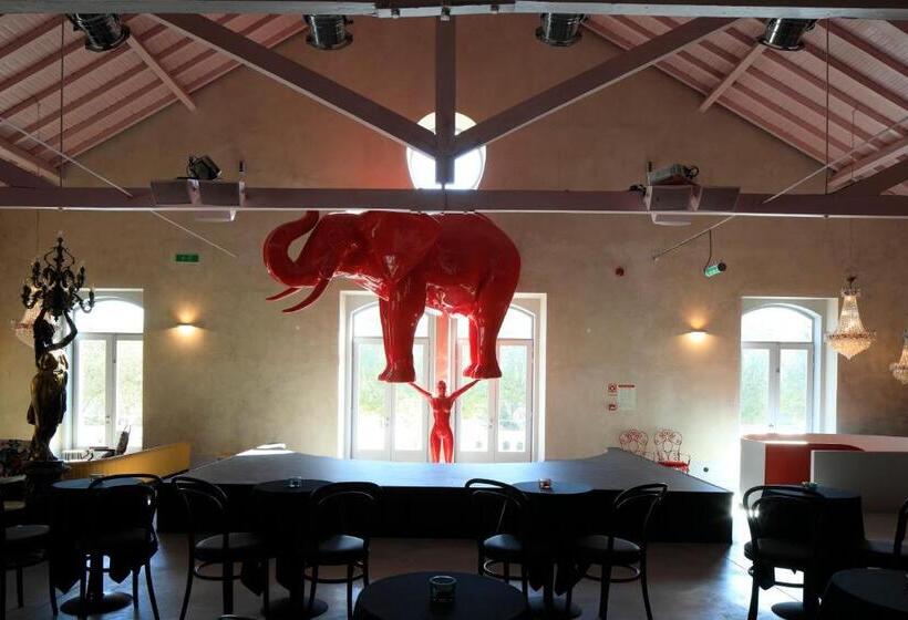 هتل Zero Box Lodge Coimbra