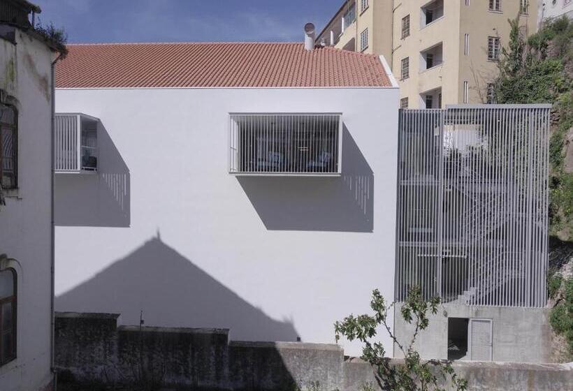 هتل Zero Box Lodge Coimbra