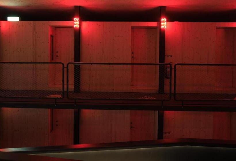 هتل Zero Box Lodge Coimbra