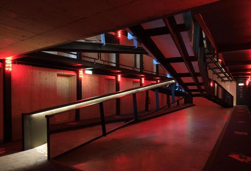 هتل Zero Box Lodge Coimbra