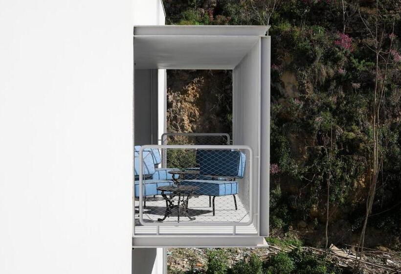 هتل Zero Box Lodge Coimbra