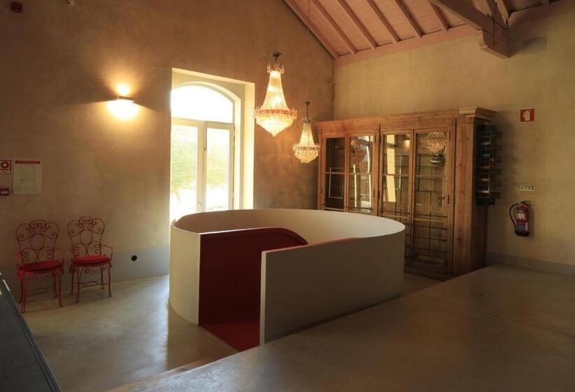 هتل Zero Box Lodge Coimbra